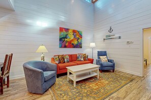 Flatscreentelevisie en boeken