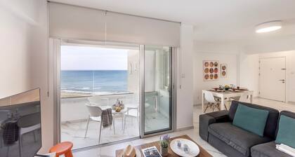 Mackenzie Leo Seafront Suite