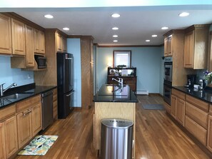 Fridge, microwave, oven, stovetop - Direct waterfront vacation rental, family friendly, pets allowed (East Lyme)