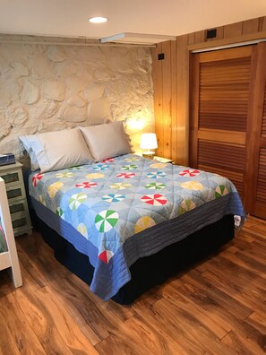 4 bedrooms, desk, iron/ironing board, travel cot