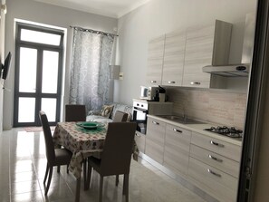 Microonde, macchina per tè/caffè, pentole/stoviglie/utensili