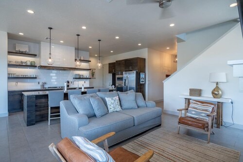 Arcadia 33 | Luxury Vacation Home * Patio Views * Resort Amenities * Sleeps 21