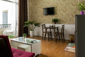 TV - Truc Bach Lake Side Apartment / Ba Dinh Hanoi (Ba Dinh)