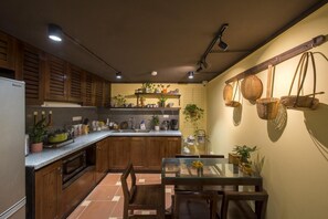 Kühlschrank, Mikrowelle, Herdplatte