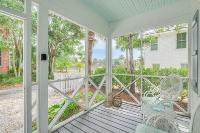 Charming Tybee Cottage | 5-Min Walk to Beach + Shared Pool by Tybee Cottages