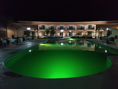 Outdoor pool. Hotel Jimenez Plaza