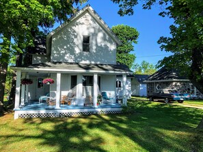 Exterior - Lake Charlevoix Family Resort ~ 3 Houses ~ Perfect Retreat For Families! (East Jordan)