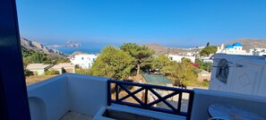 Hypo-allergenic bedding, individually decorated, free WiFi, bed sheets - Art Studio Apartments (Amorgos)