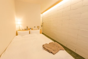 1 habitación, escritorio, wifi gratis y ropa de cama