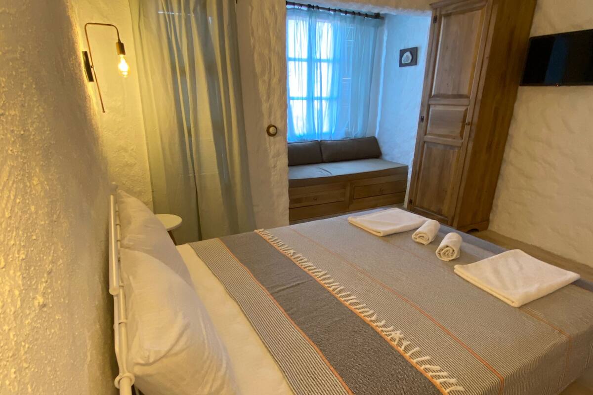 Egyptian cotton sheets, premium bedding, individually decorated