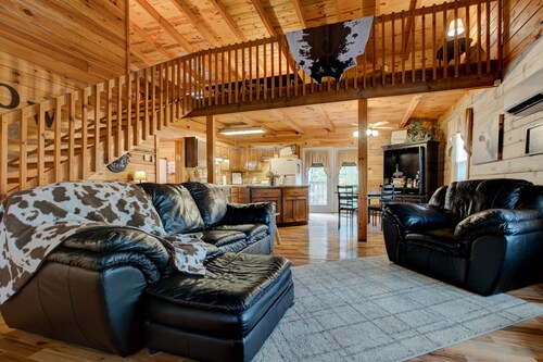 Secluded Cabin on 70 acres private land, ping pong table, Red River Gorge, KY