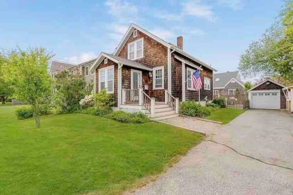 Exterior - Newport Cottage (Middletown)