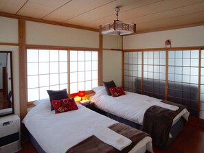 3 室のベッドルーム、アイロン / アイロン台、WiFi (無料)、ベッドシーツ