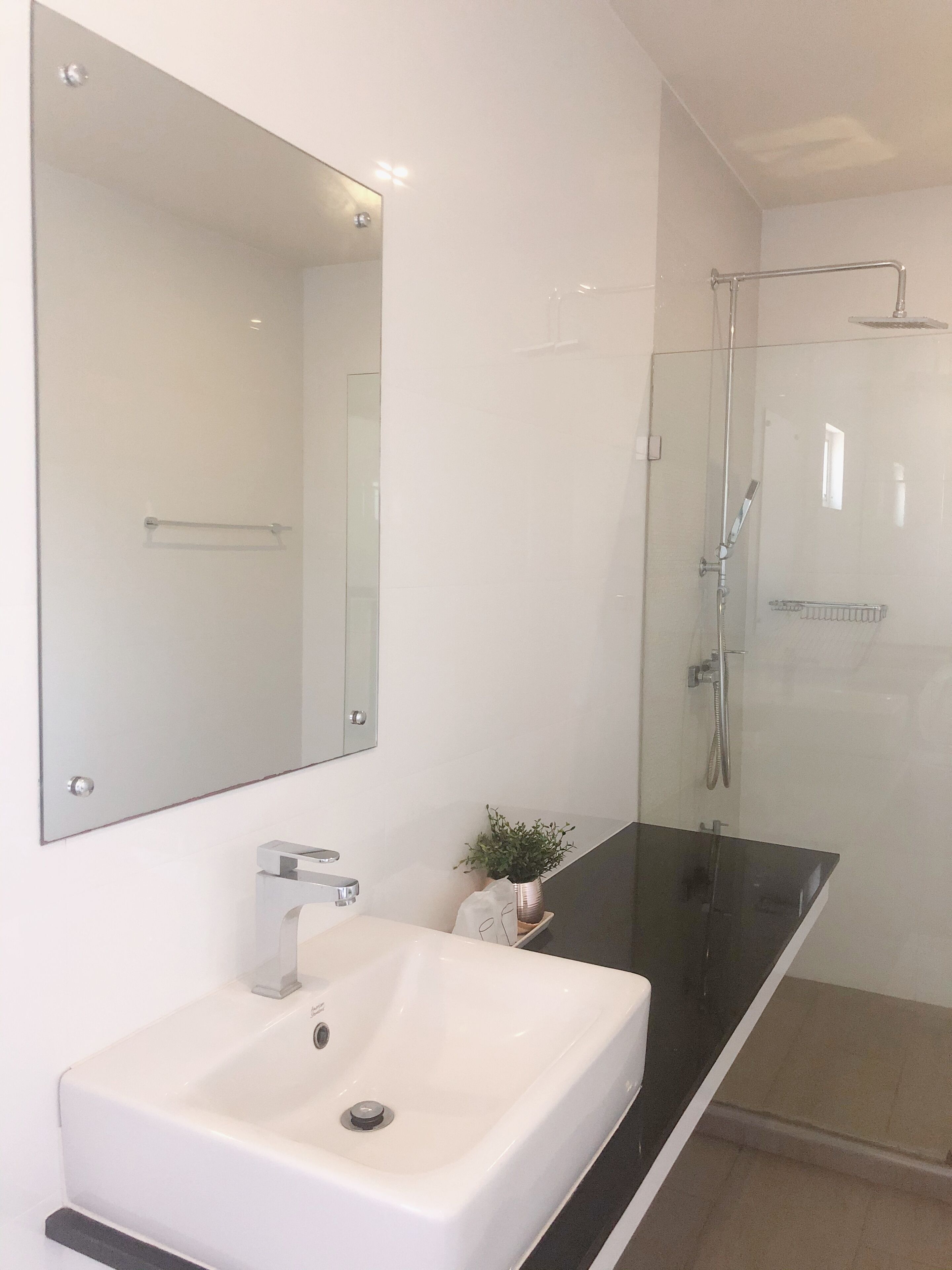 Shower, rainfall showerhead, free toiletries, hair dryer