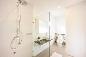 Dusche, Regendusche, kostenlose Toilettenartikel, Haartrockner