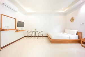 Habitación Confort doble | Ropa de cama de alta calidad y mobiliario individual