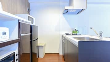 Fridge, microwave, stovetop, cookware/dishes/utensils