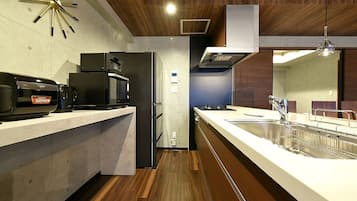 Fridge, microwave, stovetop, cookware/dishes/utensils