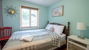 3 bedrooms, iron/ironing board, Internet, bed sheets