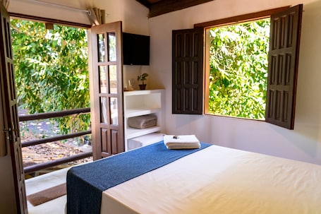 Standard Room | Minibar, blackout drapes, iron/ironing board, free WiFi