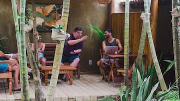 32-inch Smart TV with cable channels, TV