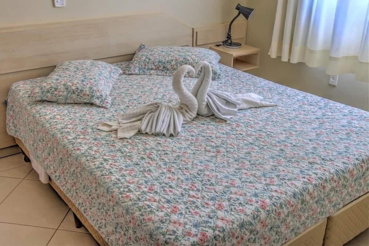 1 quarto, Wi-Fi de cortesia, roupa de cama