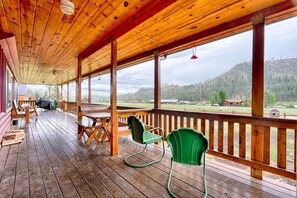 Outdoor dining - Martin's Hideout in Greer AZ (Greer)