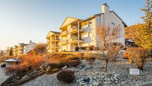 A multi-story residential building with balconies, a parking area, and a sign prohibiting rollerblades, skateboards, and scooters. - Park Pointe C201 - Community Pool/Hot tub (Chelan)