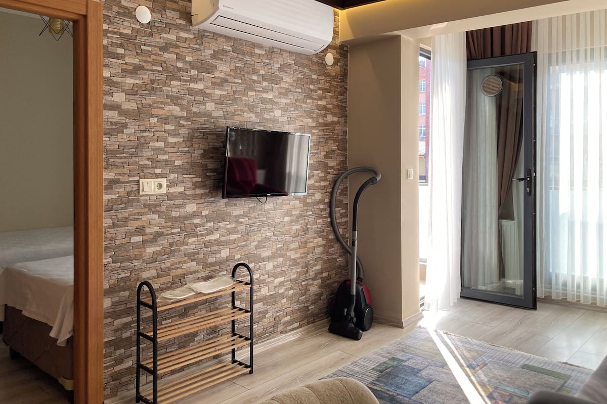 Appartamento Standard, 1 camera da letto | 2 camere, una scrivania, tende oscuranti, ferro/asse da stiro