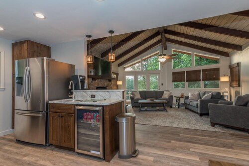 Beautiful Mountain Getaway - Best Deck in the Mountains.