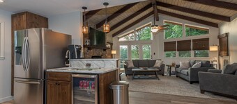 Beautiful Mountain Getaway - Best Deck in the Mountains.