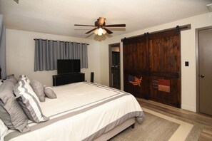 4 bedrooms, iron/ironing board, free WiFi, bed sheets - Beautiful Mountain Getaway - Best Deck in the Mountains. (Glade Valley)