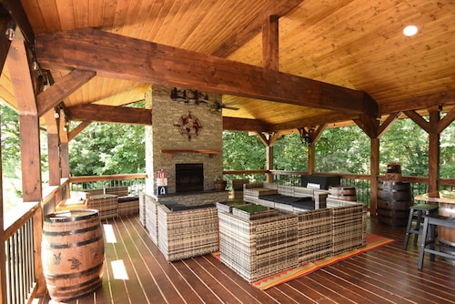 Beautiful Mountain Getaway - Best Deck in the Mountains.