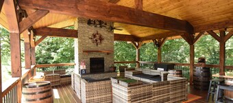 Beautiful Mountain Getaway - Best Deck in the Mountains.
