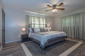 4 chambres, fer et planche à repasser, Wi-Fi, draps fournis