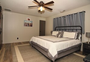 4 bedrooms, iron/ironing board, free WiFi, bed sheets - Beautiful Mountain Getaway - Best Deck in the Mountains. (Glade Valley)