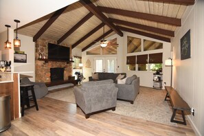 TV, fireplace - Beautiful Mountain Getaway - Best Deck in the Mountains. (Glade Valley)