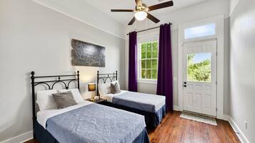 5 bedrooms, desk, iron/ironing board, WiFi