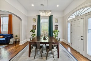 Dining - The Big Blue House (New Orleans)