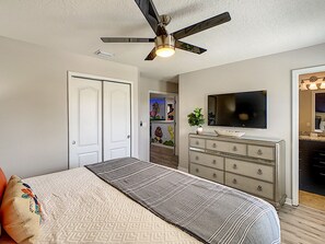 8 bedrooms, iron/ironing board, travel cot, free WiFi - Disney 8BR Villa • 2 Theaters • Arcade • Pool/Spa (Kissimmee)