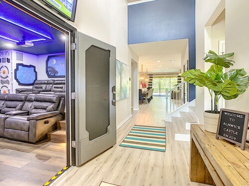 Amazing-2 Movie Theaters!-Fun Game Room-Private Pool/Spa-Themed Bedrooms