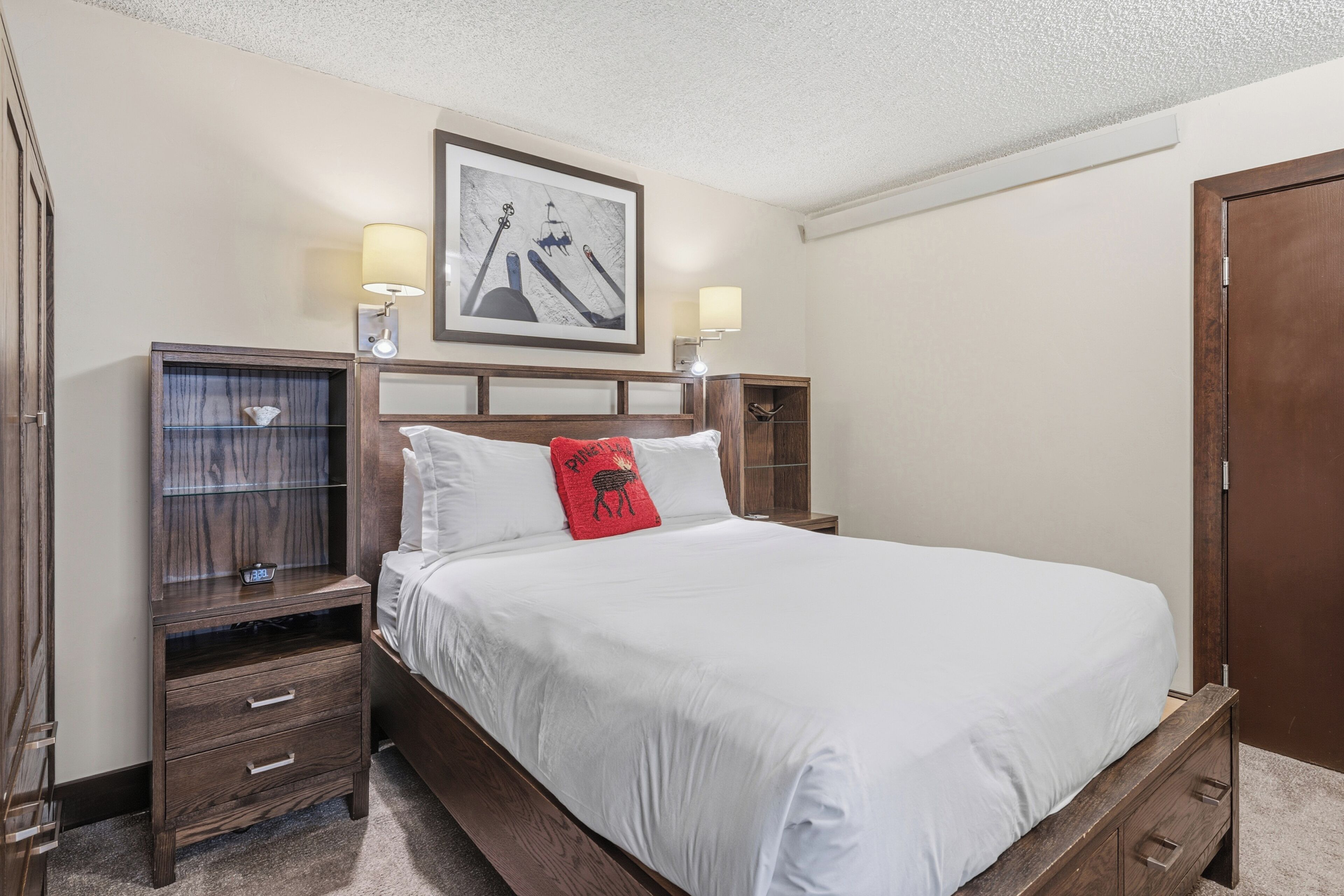 Iron/ironing board, free WiFi, bed sheets