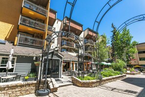 Outdoor dining - Rooftop Hot Tub, Remodeled, Dog Friendly LH Premium (Vail)
