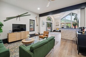 TV, fireplace