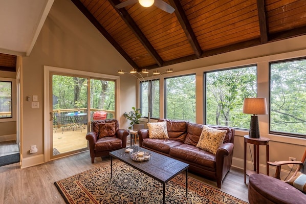 Smart TV, fireplace, DVD player, stereo