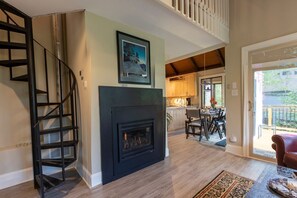 Interior - Custom Builder just completely  remodeled this Mountain Chalet! ...with Hot Tub! (Wintergreen Resort)