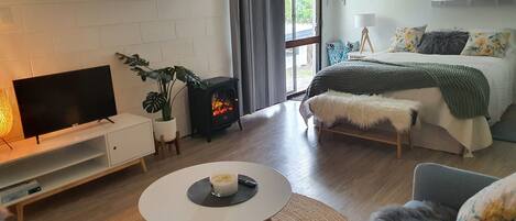 1 bedroom, desk, iron/ironing board, WiFi