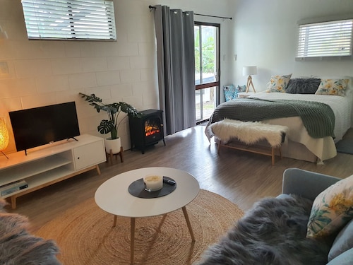 Farm Stay book  a Private Cabin - Relax Breathe Walk