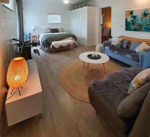1 bedroom, desk, iron/ironing board, WiFi