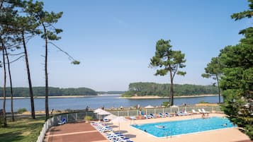 Een verwarmd zwembad